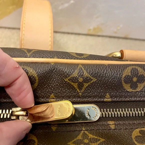 RETIRED LOUIS VUITTON GM MANHATTAN AMAZING PURSE❤️❤️❤️❤️❤️❤️❤️❤️ - Picture 10 of 13